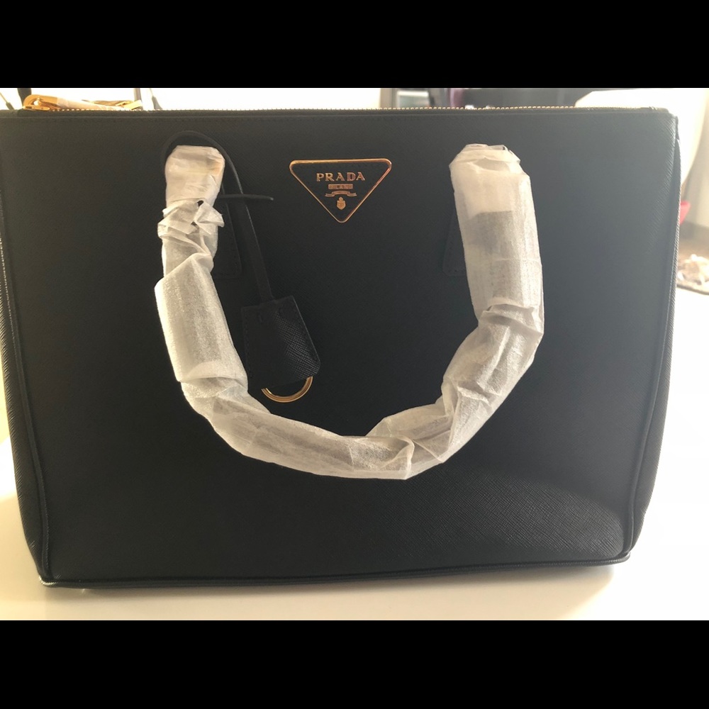 NEW Authentic Medium PRADA BAG!!